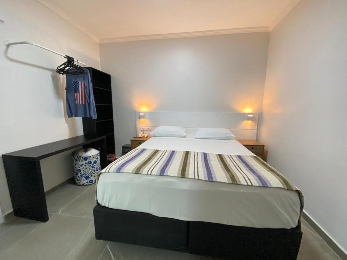 Flat - Acomoda Ate 4 Hospedes - Bairro Do Gonzaga - Santos Sp Exterior photo